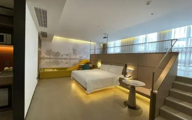 Jifen International Hotel (Qingtian High-speed Railway Station)