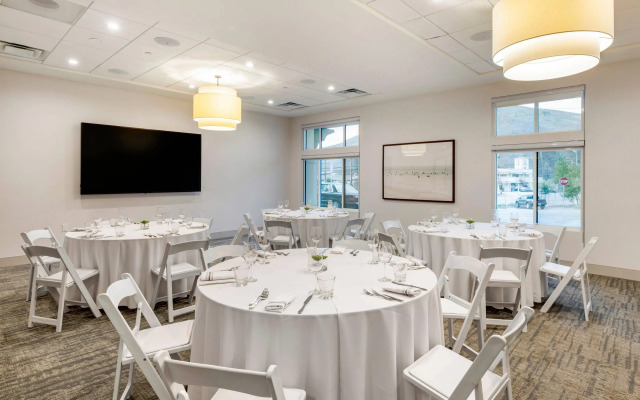 Cambria Hotel Calabasas - Malibu