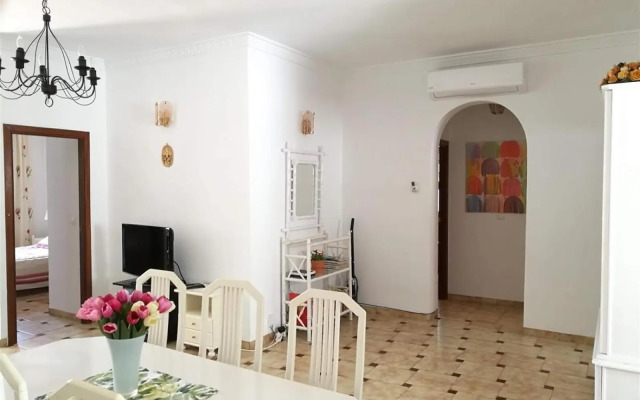 3 bedroom Spacious Apartment