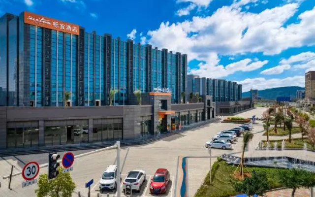 Huaizhou Suiton by Paxton Hotel (Jintang Huaikou Cheng'a Industrial Park)