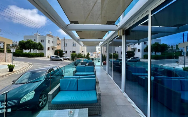 Sunny Blue Hotel