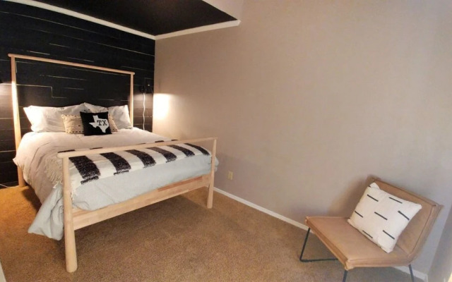 Claim_jumper_townhouse_15