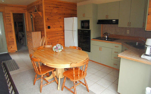 Oakview Lodge & Marina