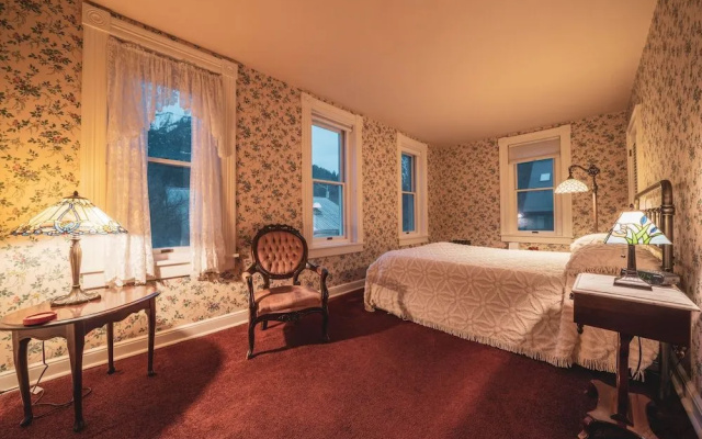St. Elmo Hotel