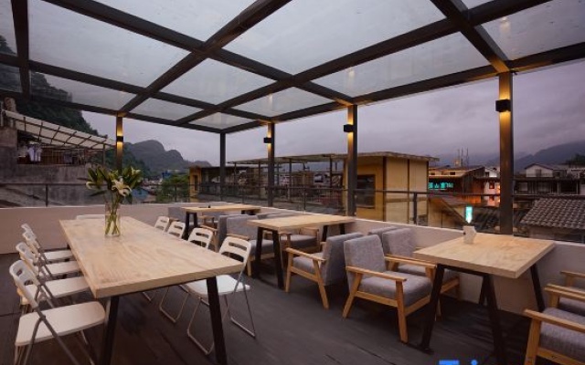 Travel of Swan Hostelling International (Wulingyuan Forest Park Logo Store) – Restaurant – Zhangjiajie