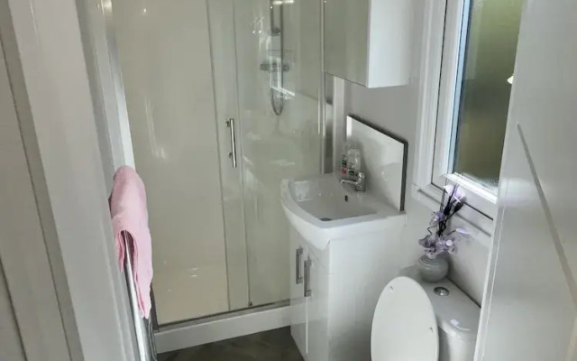 Modern Homely Chalet in Tuxford
