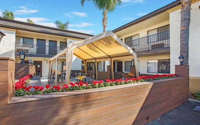 Stanford Inn & Suites Anaheim