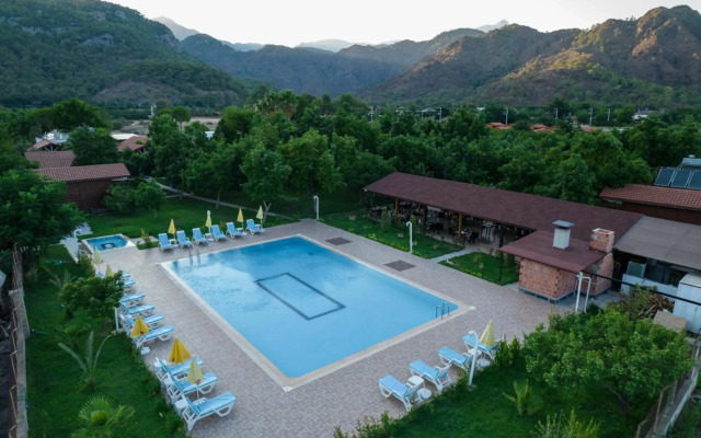 Apella Hotel