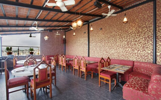 OYO 4452 Hotel Pigeon International