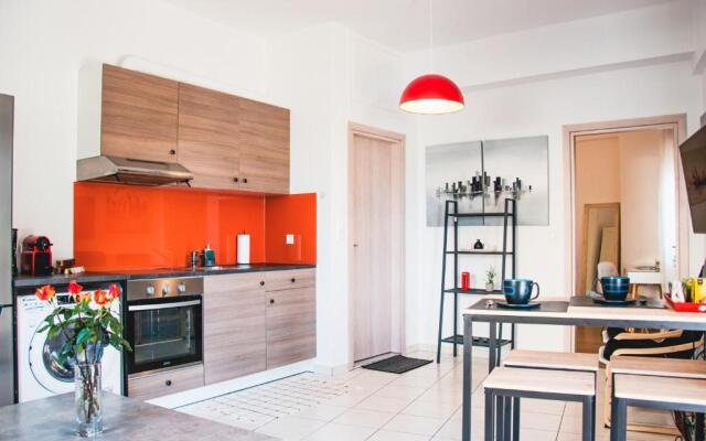 Beautiful, Brand New Apartment with Courtyard.