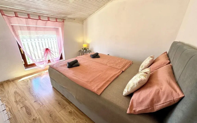 Apartment Lora 1