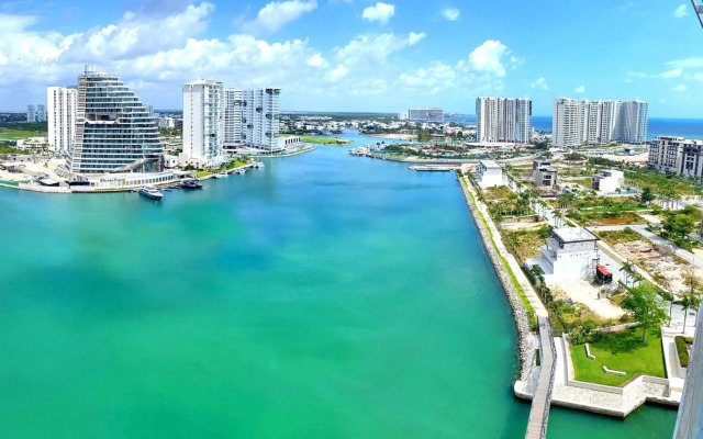 Renaissance Cancun Resort & Marina