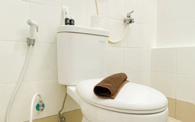 Relaxing And Homey 2Br At Bassura City Apartment