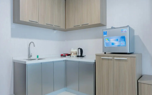 Pool View Brooklyn Studio Apartment near IKEA