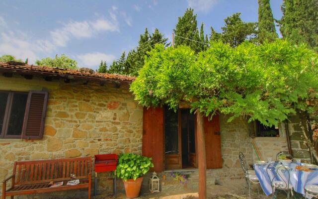 Detached Cottage With Swimming Pool