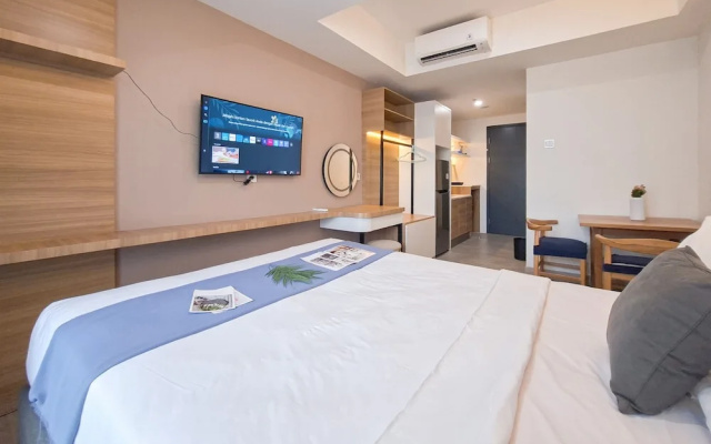 Wooden Tone Studio At At Collins Boulevard Apartment – Guest Rooms – Tangerang