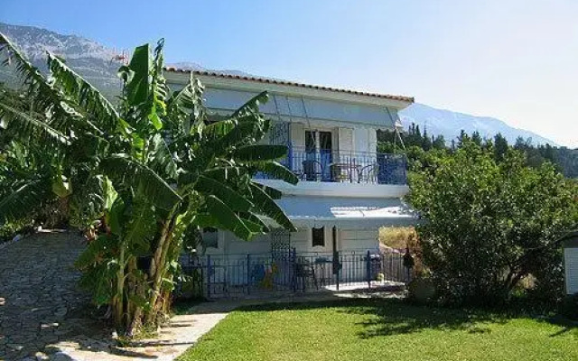 Thomatos Apartments Lourdas Beach