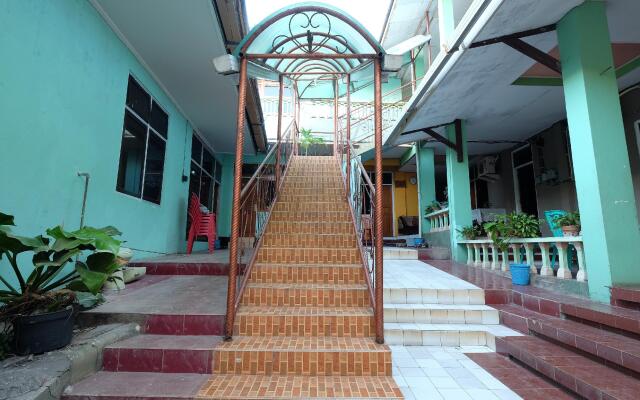 RedDoorz near Mangrove Forest Kupang