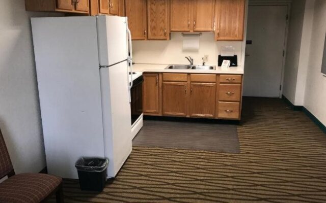 President Inn & Suites