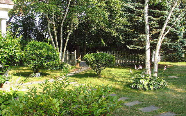 Village Latch Inn Hotel