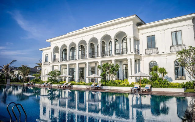 Melia Vinpearl Cam Ranh Beach Resort