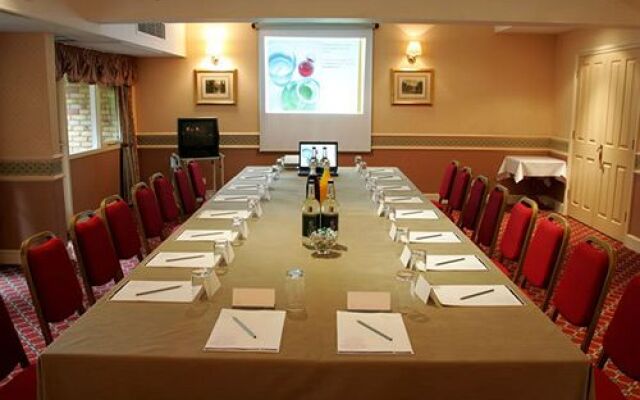 Potters Heron Hotel