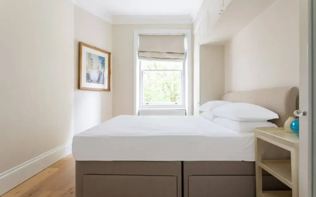 Egerton Gardens IX by Onefinestay
