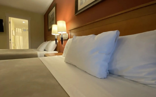 Sahara Courtyard Inn