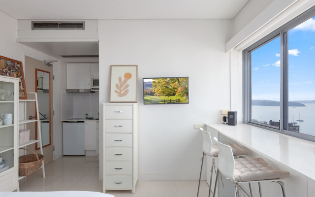 Studio in Elizabeth Bay With Pool & City Views – Guest Rooms – Sydney