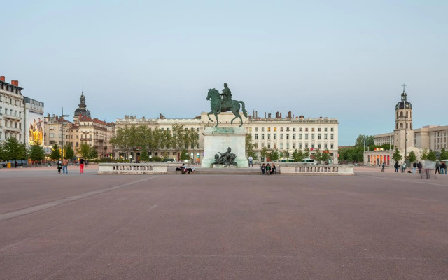 Lyon Center Town
