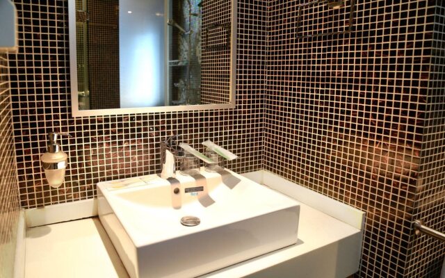 Nanjing Mo He Ting Hotel
