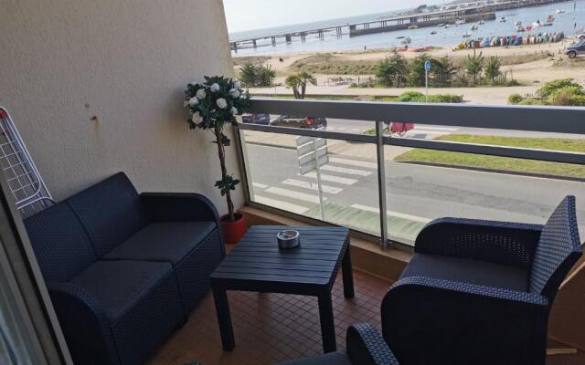 Studio confortable, face mer, proches commerces