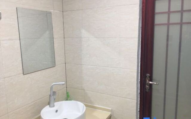 Xinzheng Xiyue Hotel (Shawo Li Subway Station)