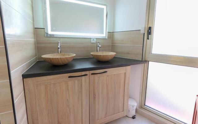 AC Appartment with terrace parking and pool- BENAKEY