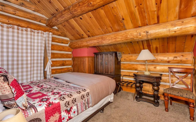 The Log Home Quintessential Log Cabin in Ynp!