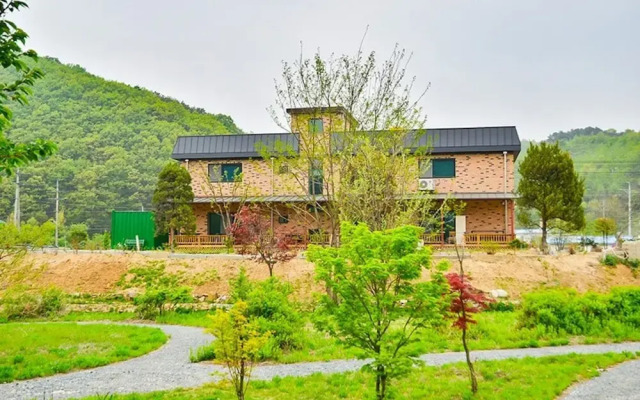 Yongin Unhak Pension