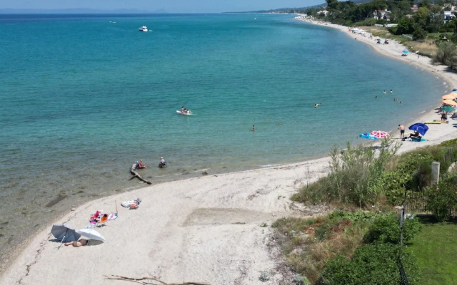 Villa Mare Azul - Luxury Beachfront Retreat in Hanioti, Halkidiki, Greece