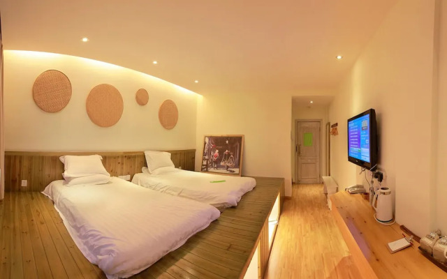 Wuyishan Old Street Riverside Hotel