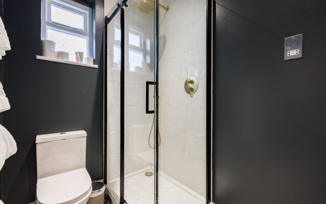 The Clapham Chambers - Stunning & Bright 3BDR Flat with Terrace