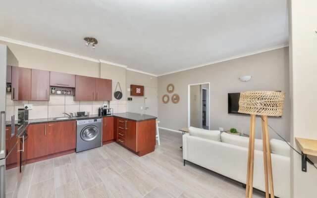 Picturesque 2BD Apartment With Table Mountain View