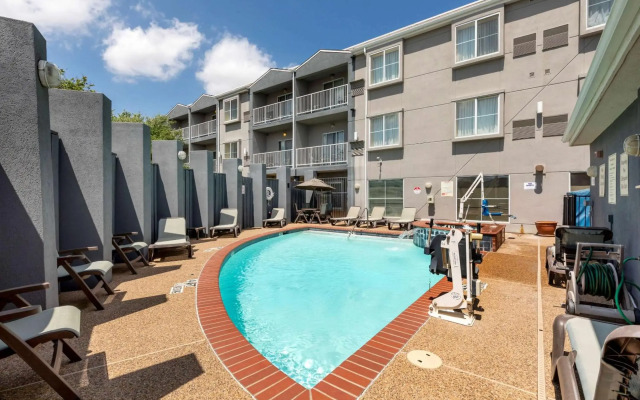 Comfort Suites DFW Airport