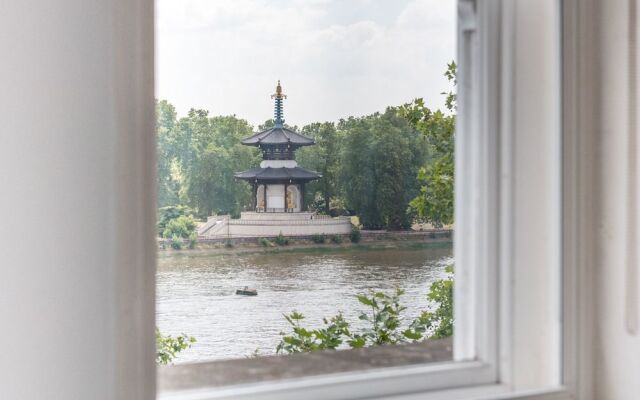 Charming Chelsea Apartment overlooking the Thames