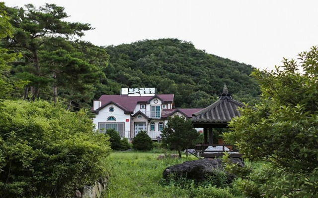 Boeun Glamping