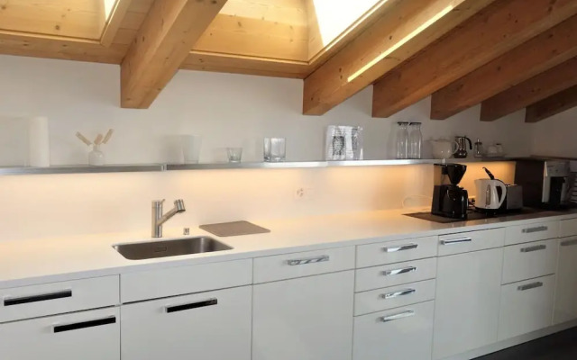 Hilltop Apartment With Valley Views