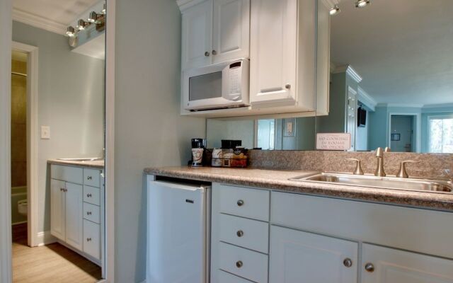 Islander Hotel & Resort