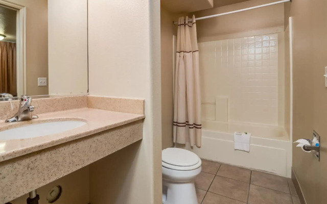 St. George Inn & Suites