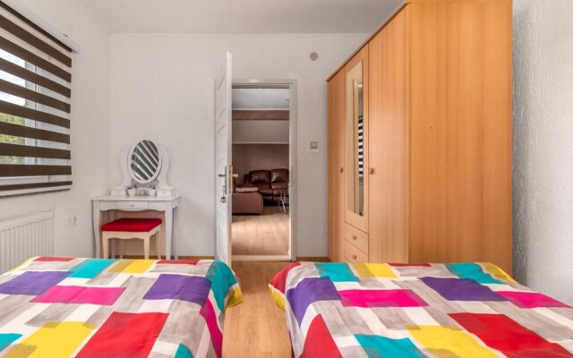 Beautiful Apartment in Otocac With Wifi and 2 Bedrooms