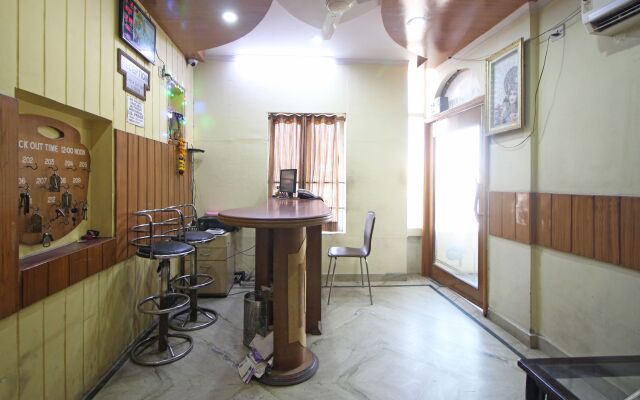 OYO 7147 Hotel Madhur Regency