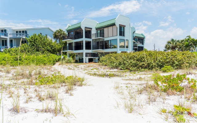 Sun Plaza West Unit 204