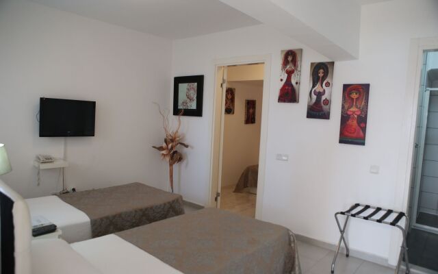 7. Art Feslegen Hotel